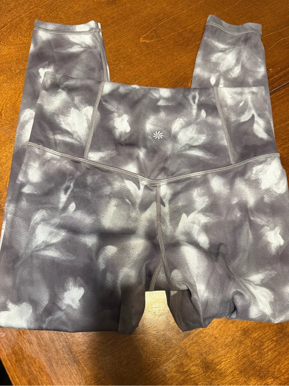 ATHLETA Elation Printed 7/8 Tight Leggings Medium in Serene Grey | Soft Yoga